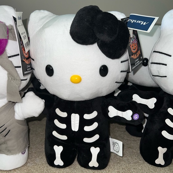 HELLO KITTY SKELETON HALLOWEEN SIDE STEPPER - TIK TOK VIRAL - Picture 1 of 2